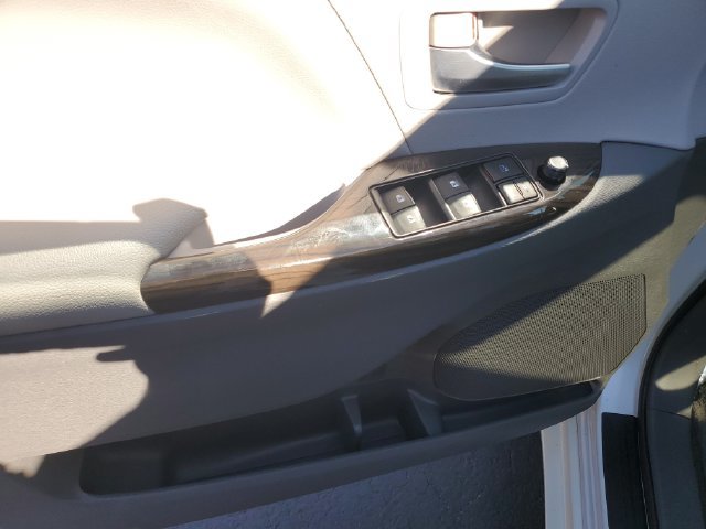 Used 2015 Toyota Sienna XLE w/ XLE Navigation Package FWD image 20