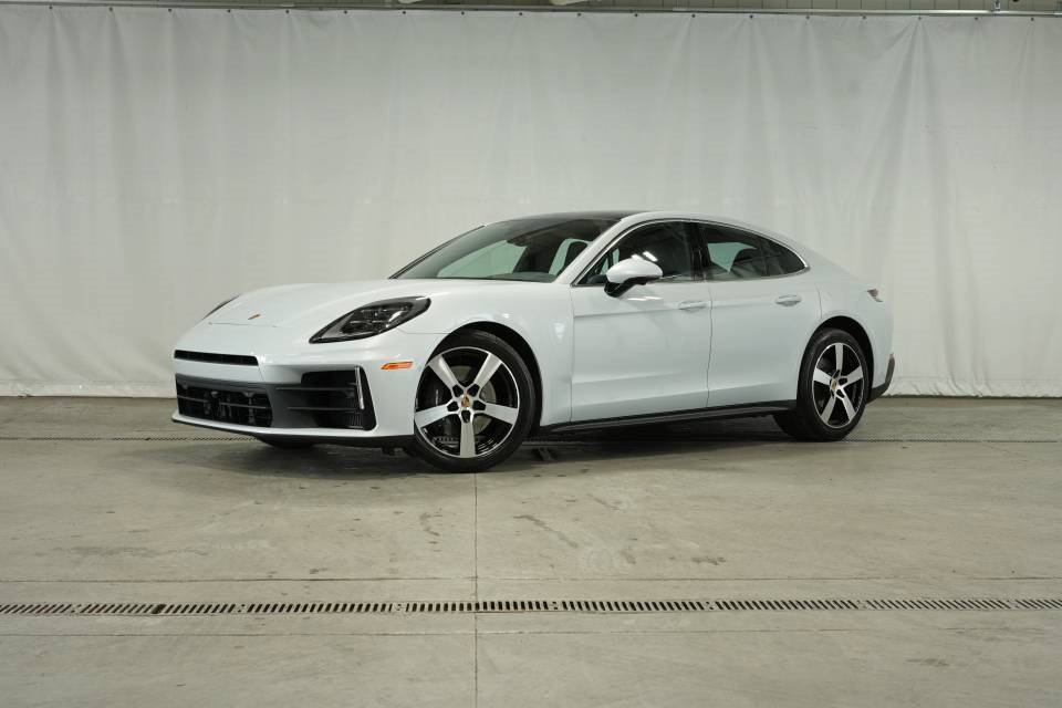 New 2025 Porsche Panamera 4 image 1