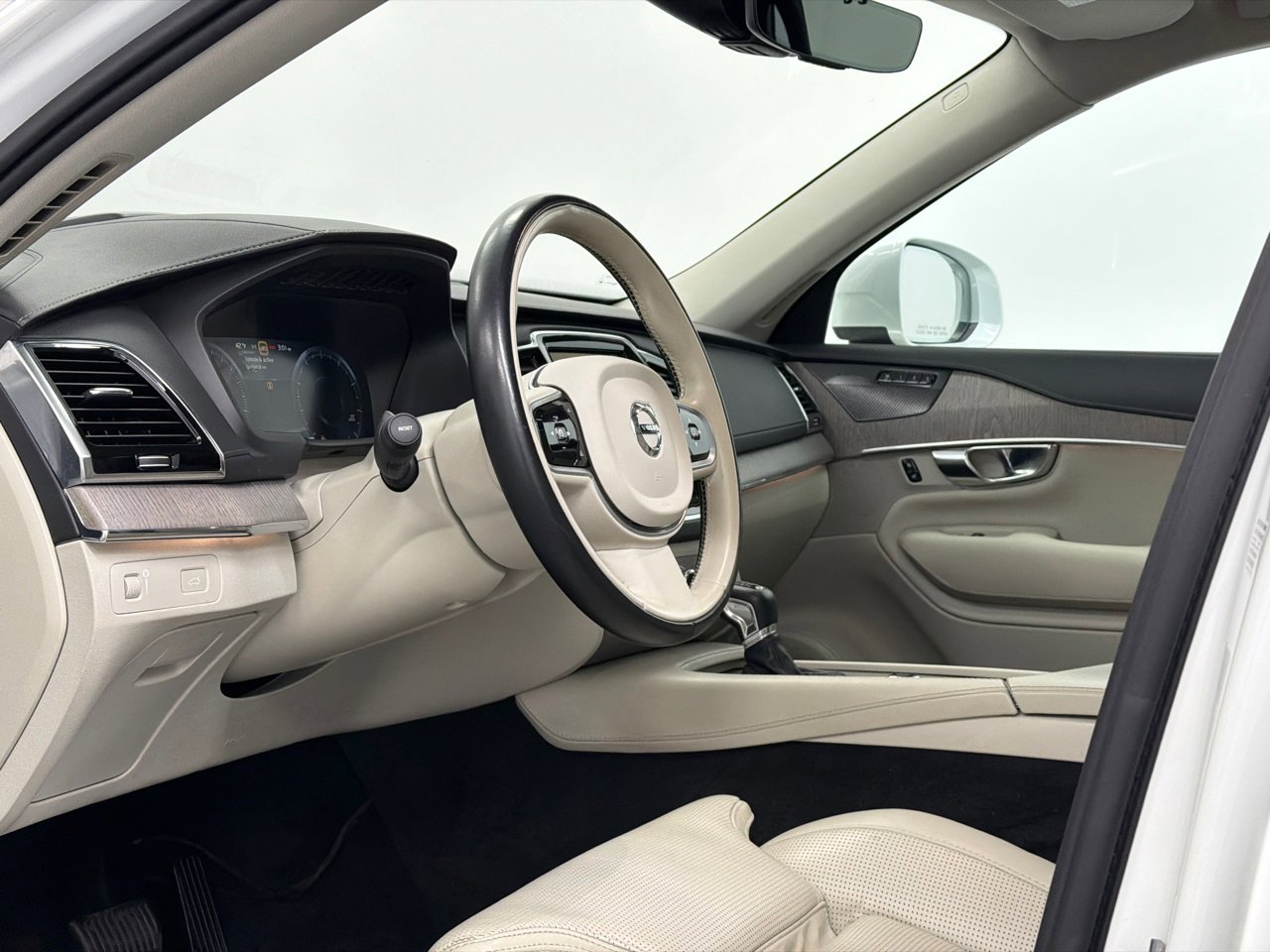 Used 2021 Volvo XC90 T6 Inscription w/ Protection Package Premier image 15