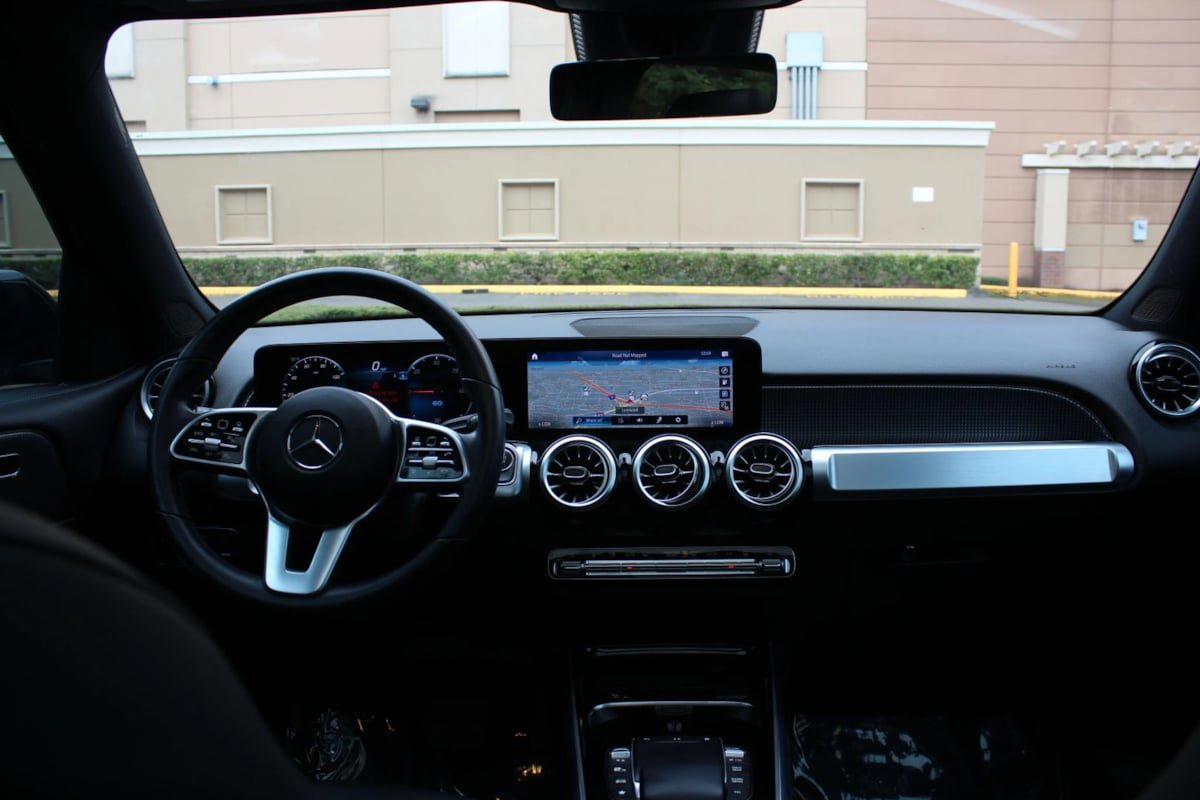 Used 2022 Mercedes-Benz EQB 300 4MATIC image 21