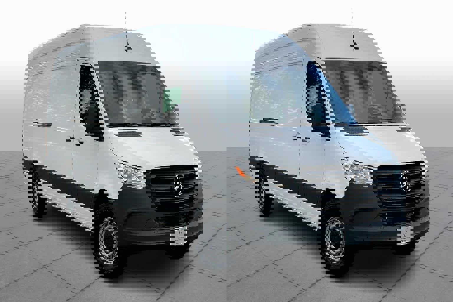 Used 2025 Mercedes-Benz Sprinter 2500 image 2