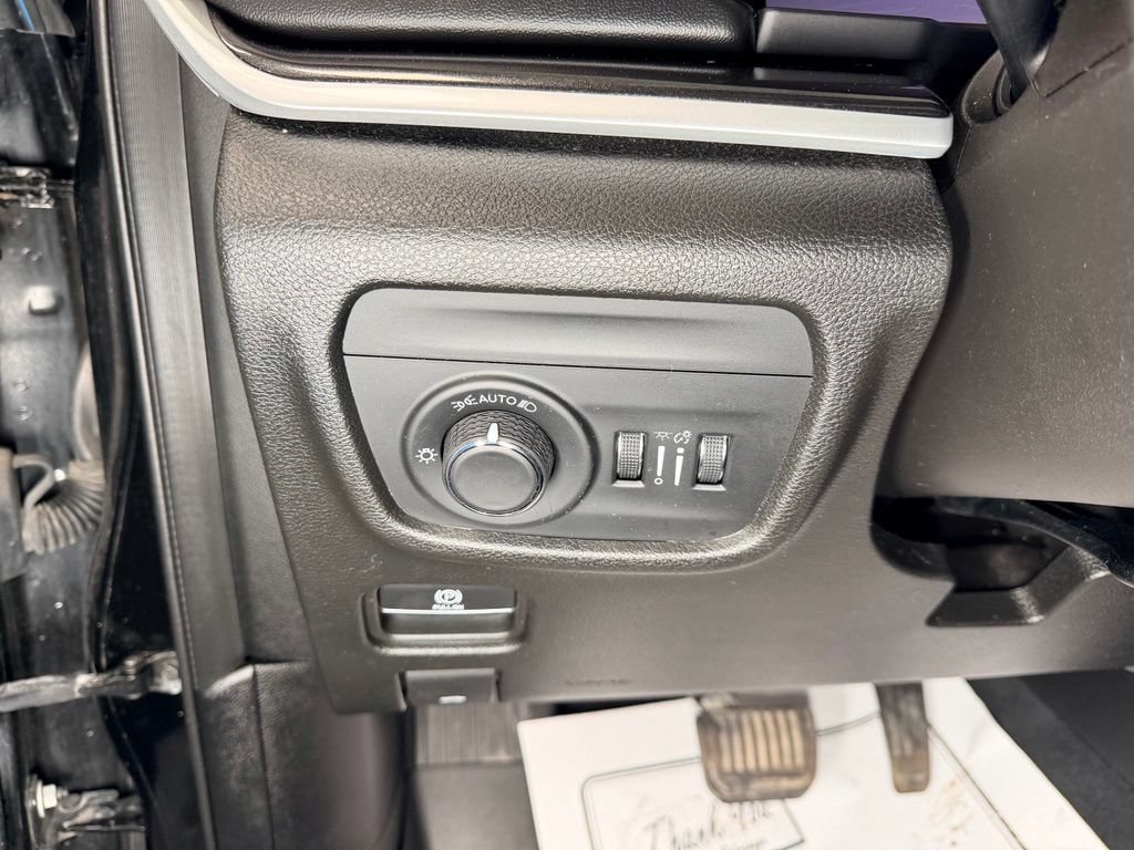 Used 2023 Jeep Grand Cherokee L Laredo AWD/4WD image 19