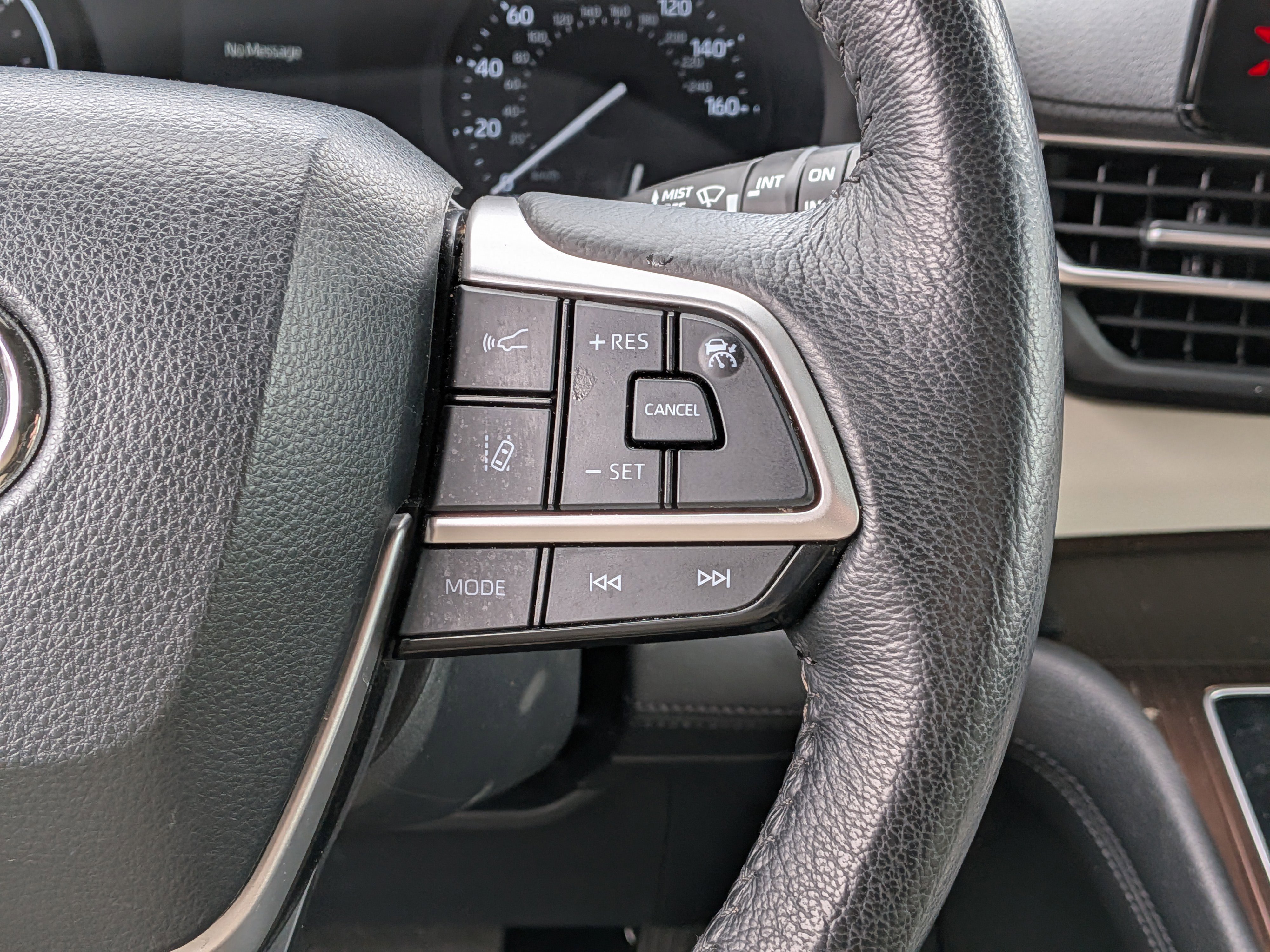 Certified 2024 Toyota Sienna XLE image 31