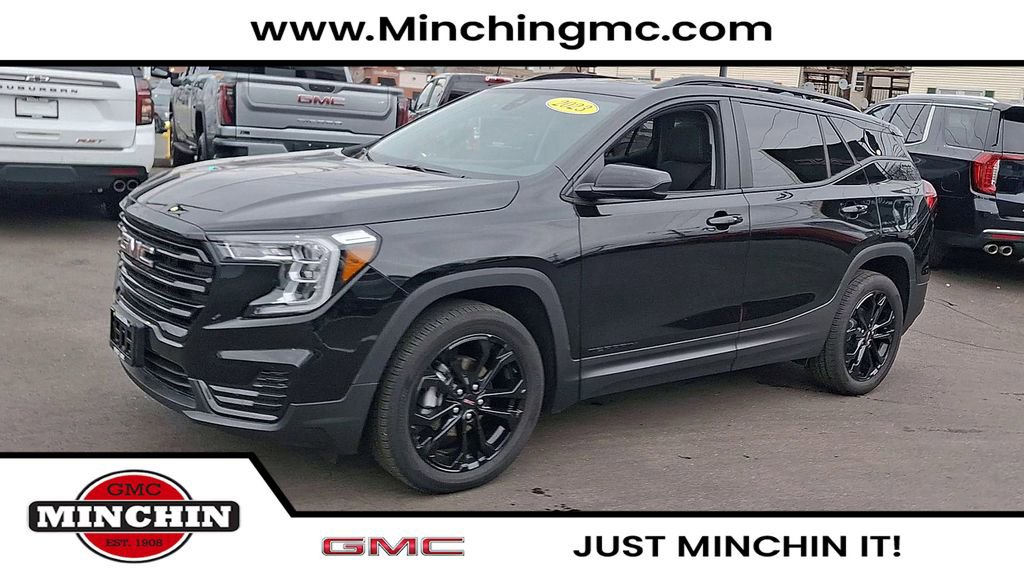 Used 2022 GMC Terrain SLE w/ Driver Convenience Package image 3