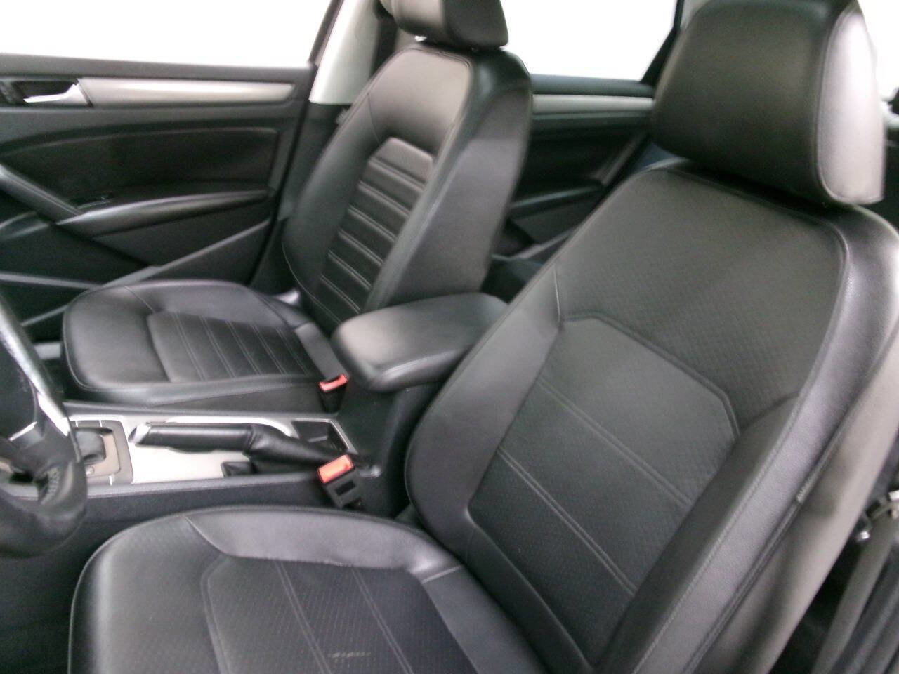 Used 2014 Volkswagen Passat 2.5 SE FWD image 19