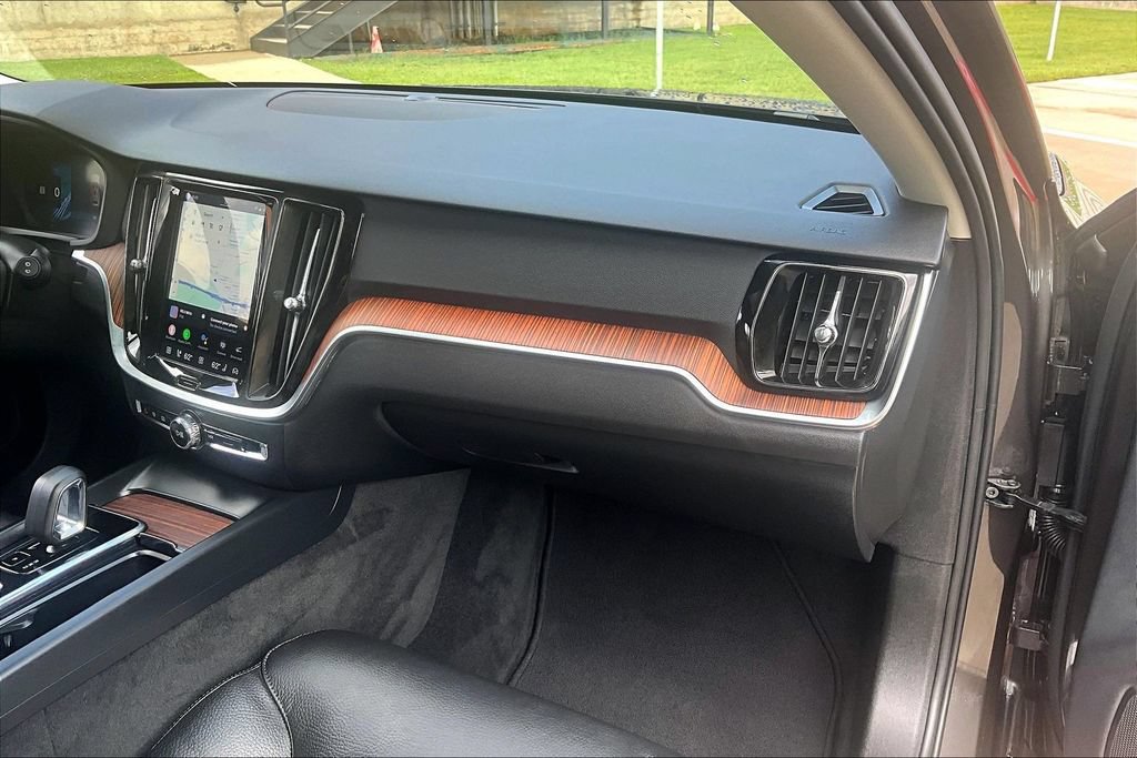Certified 2025 Volvo V60 B5 Cross Country Plus AWD/4WD image 21