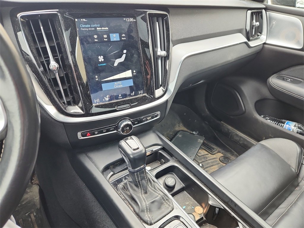 Used 2019 Volvo S60 T6 R-Design image 18