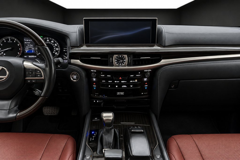 Used 2020 Lexus LX 570 4WD w/ Luxury Package image 28