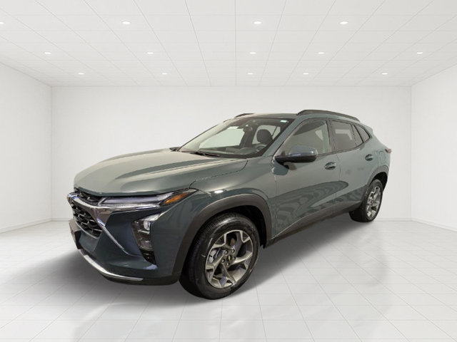 Used 2025 Chevrolet Trax LT FWD image 3