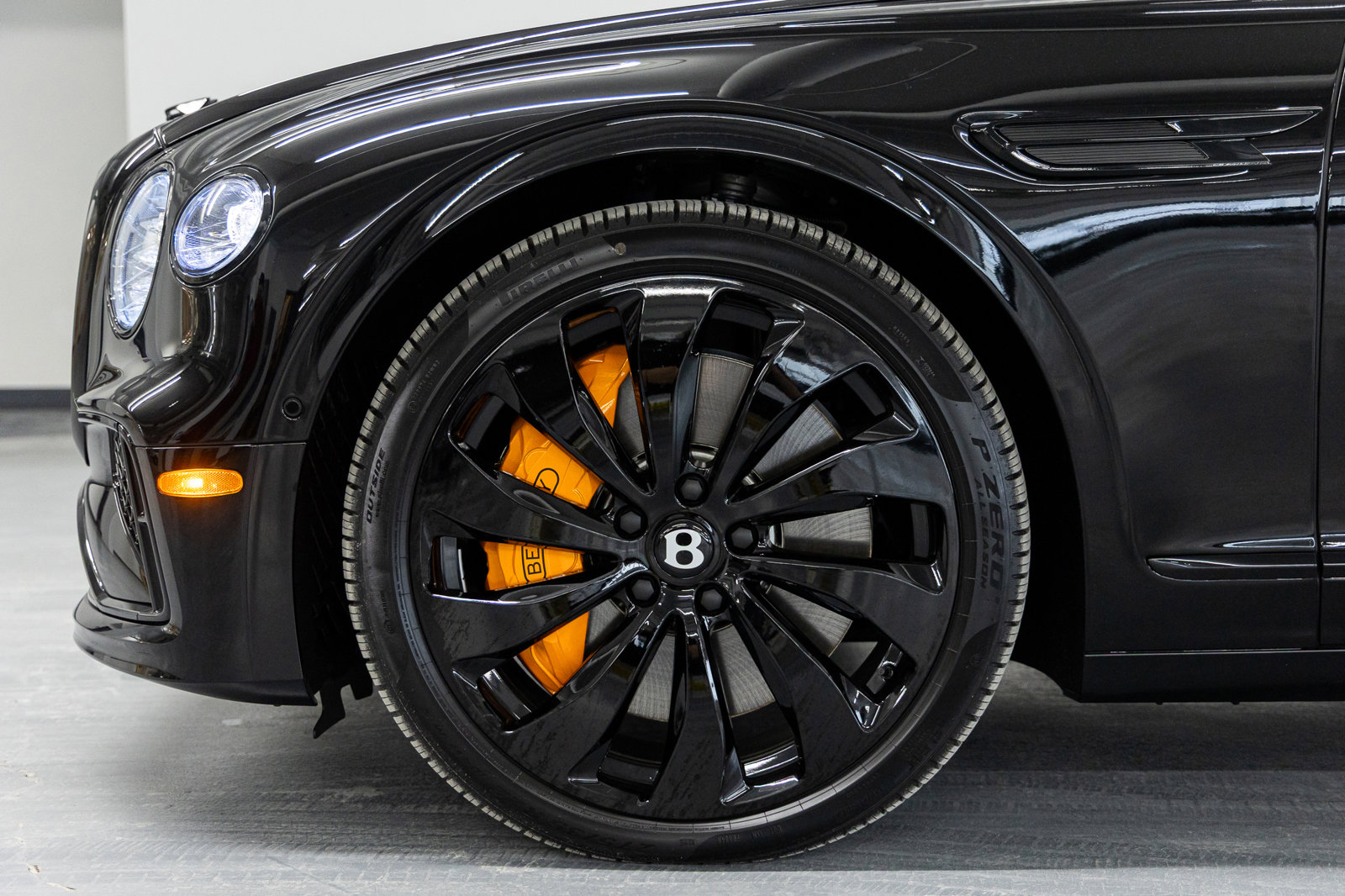 New 2025 Bentley Flying Spur Plug-In Hybrid image 15