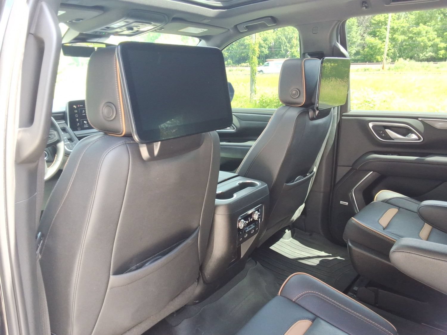 Used 2023 GMC Yukon AT4 w/ AT4 Premium Package AWD/4WD image 31