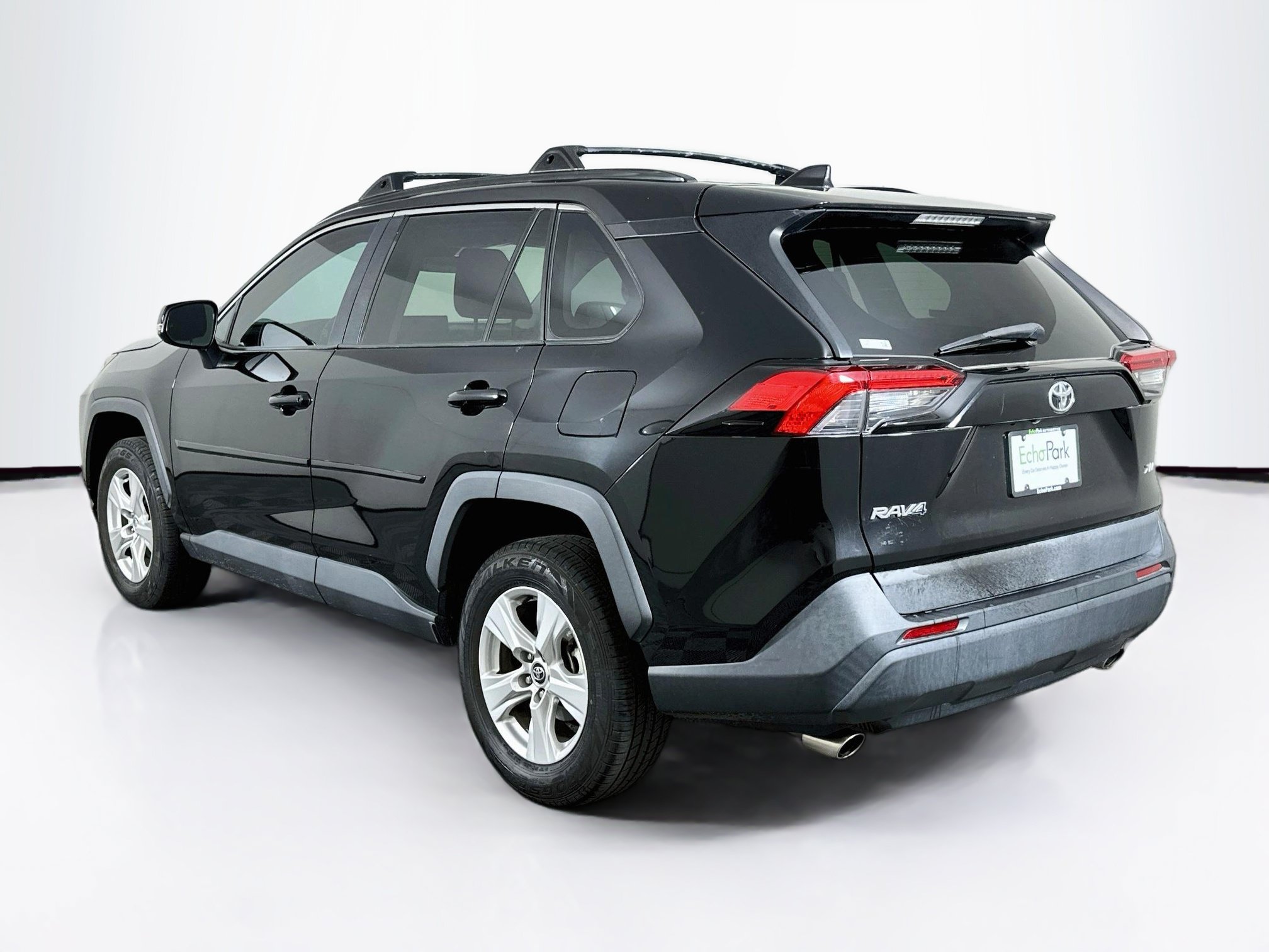 Used 2020 Toyota RAV4 XLE w/ Convenience Package FWD image 5