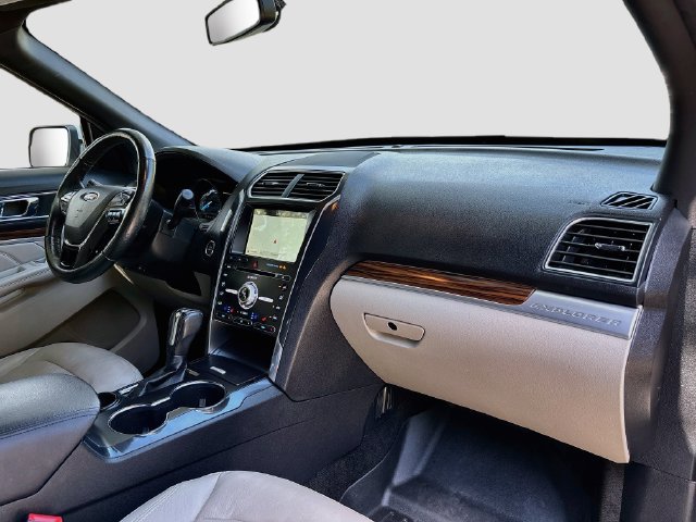 Certified 2018 Ford Explorer Limited FWD image 30
