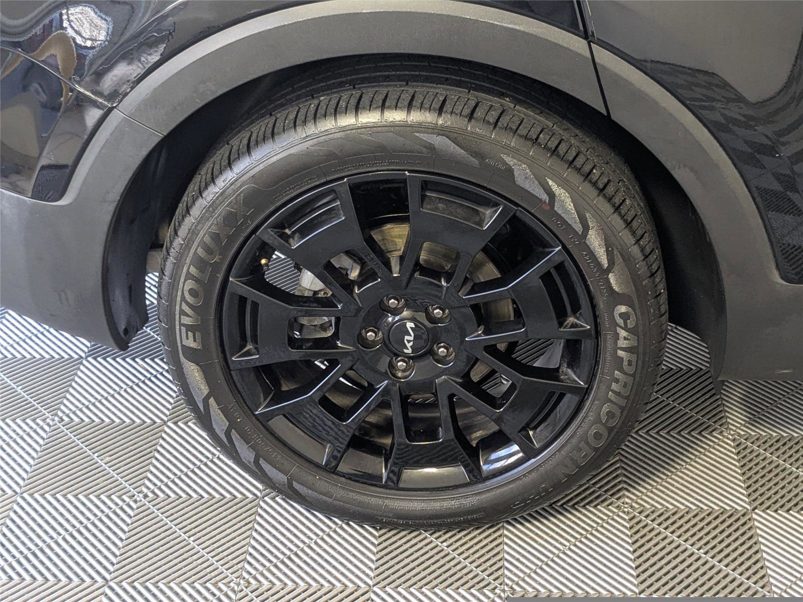 Used 2022 Kia Telluride SX w/ Nightfall Edition Package image 8