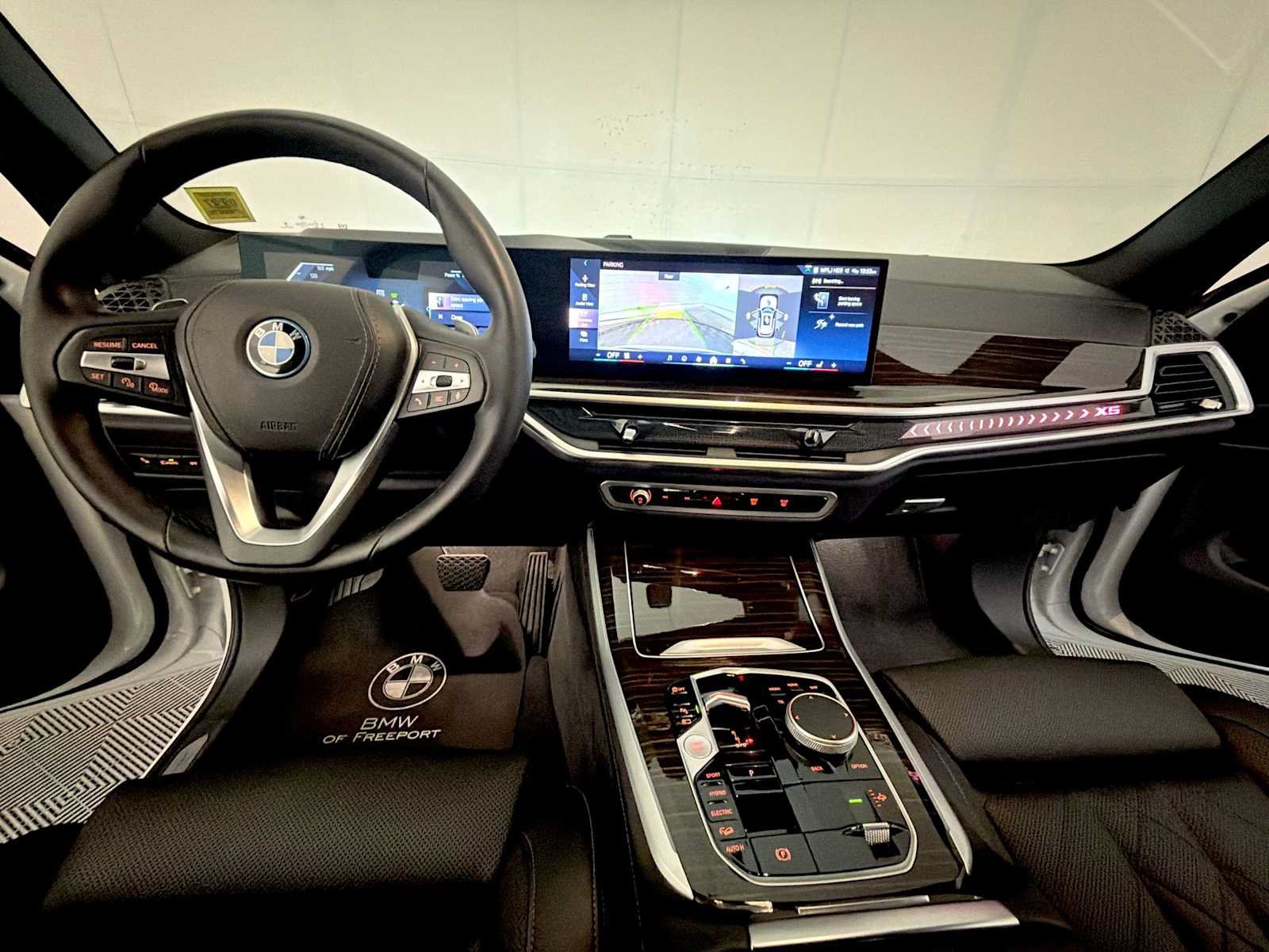 Used 2024 BMW X5 xDrive50e w/ Parking Assistance Package AWD/4WD image 15