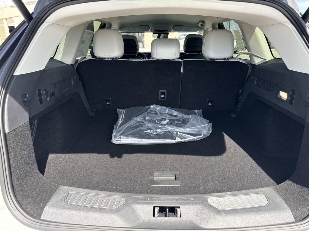 New 2026 Lincoln Nautilus Premier image 11