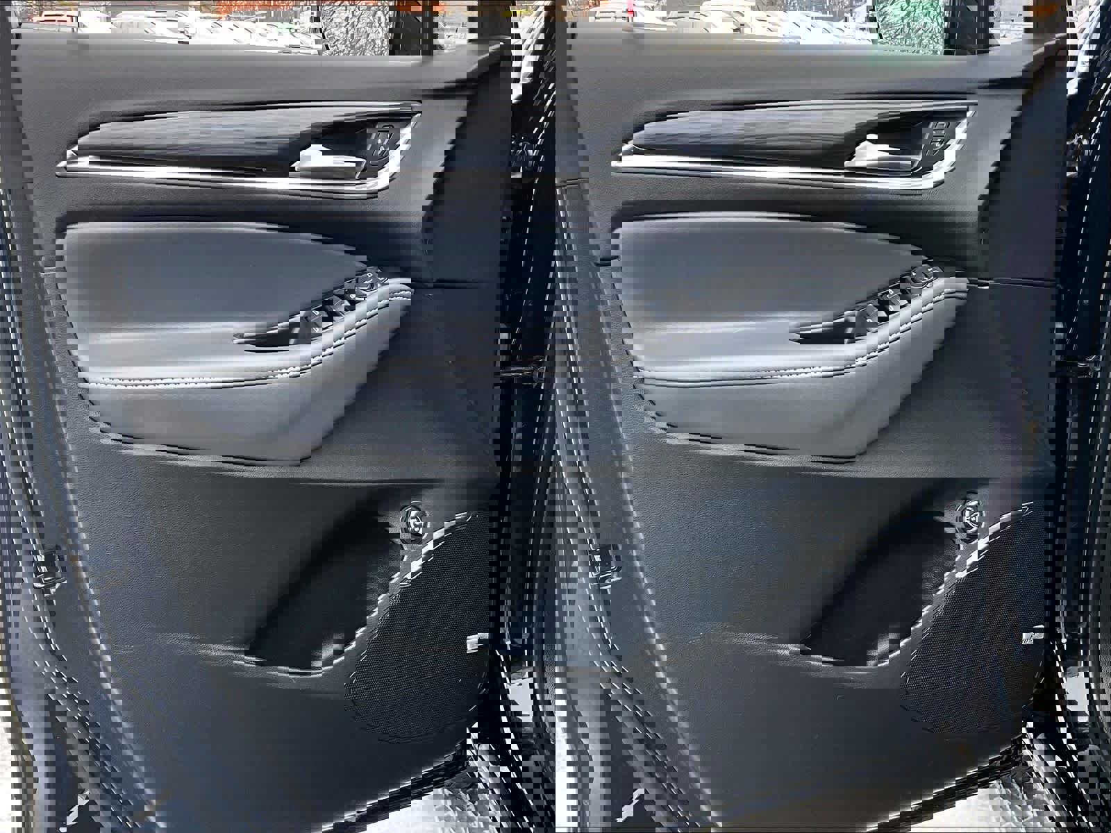 Used 2023 Buick Enclave Essence w/ Experience Buick Package image 9