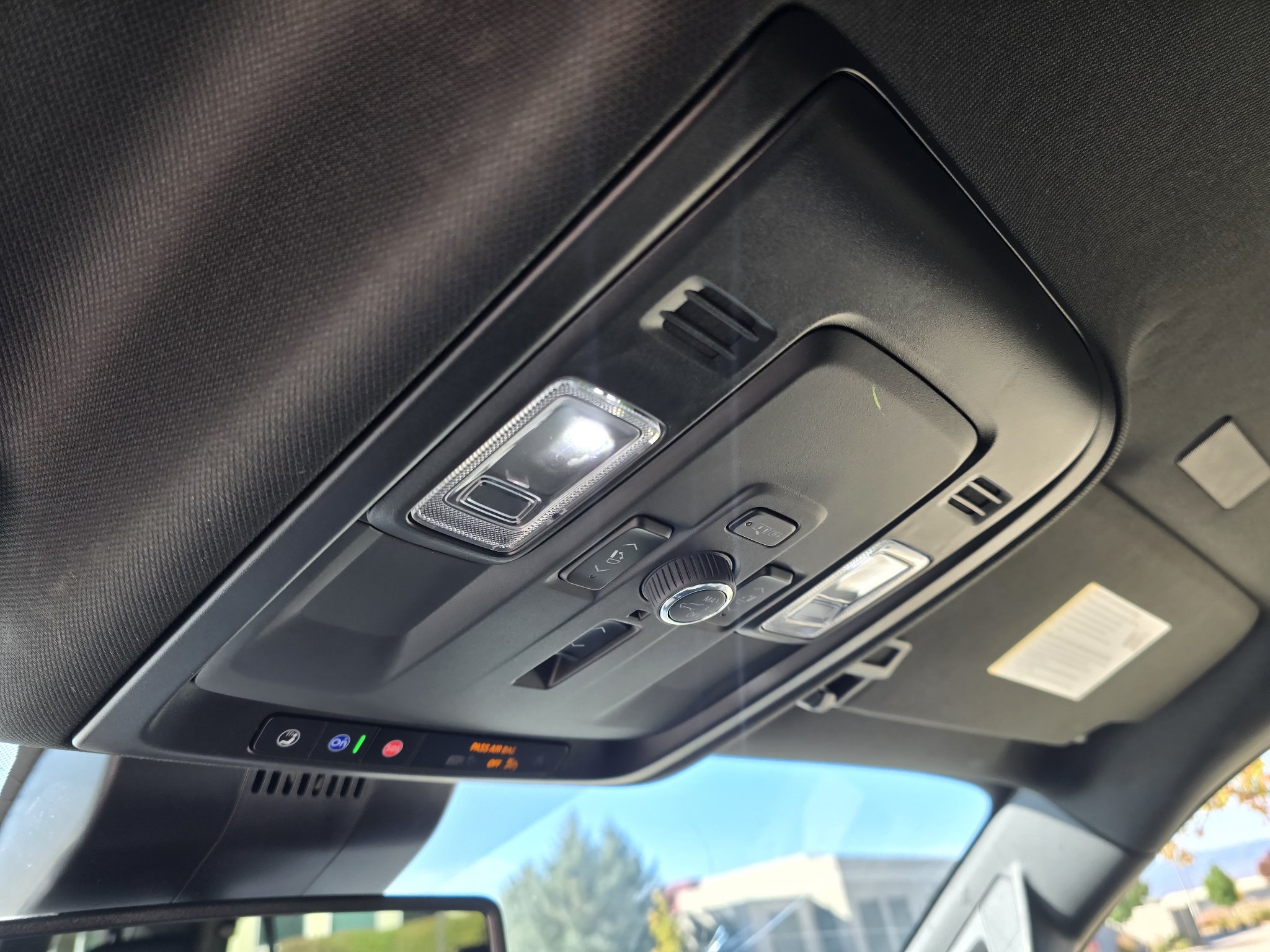 Used 2025 GMC Yukon XL Denali AWD/4WD image 24