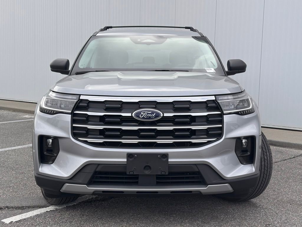 Used 2025 Ford Explorer Active w/ Active Comfort Package image 7