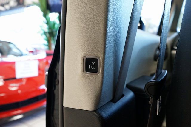 Used 2022 Chrysler Pacifica Touring-L image 46