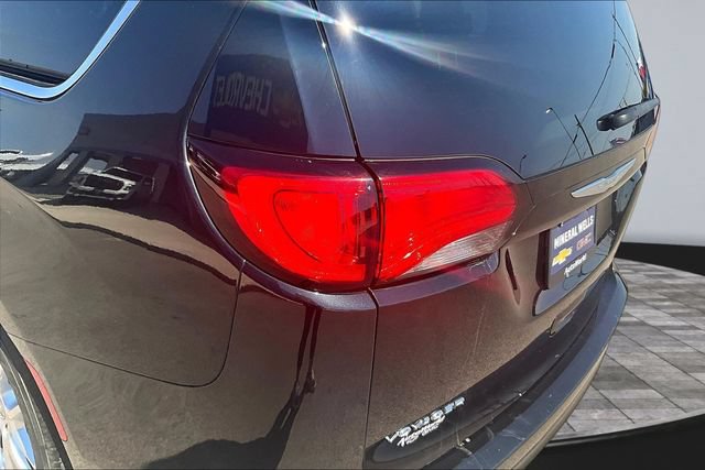 Used 2023 Chrysler Voyager LX FWD image 22