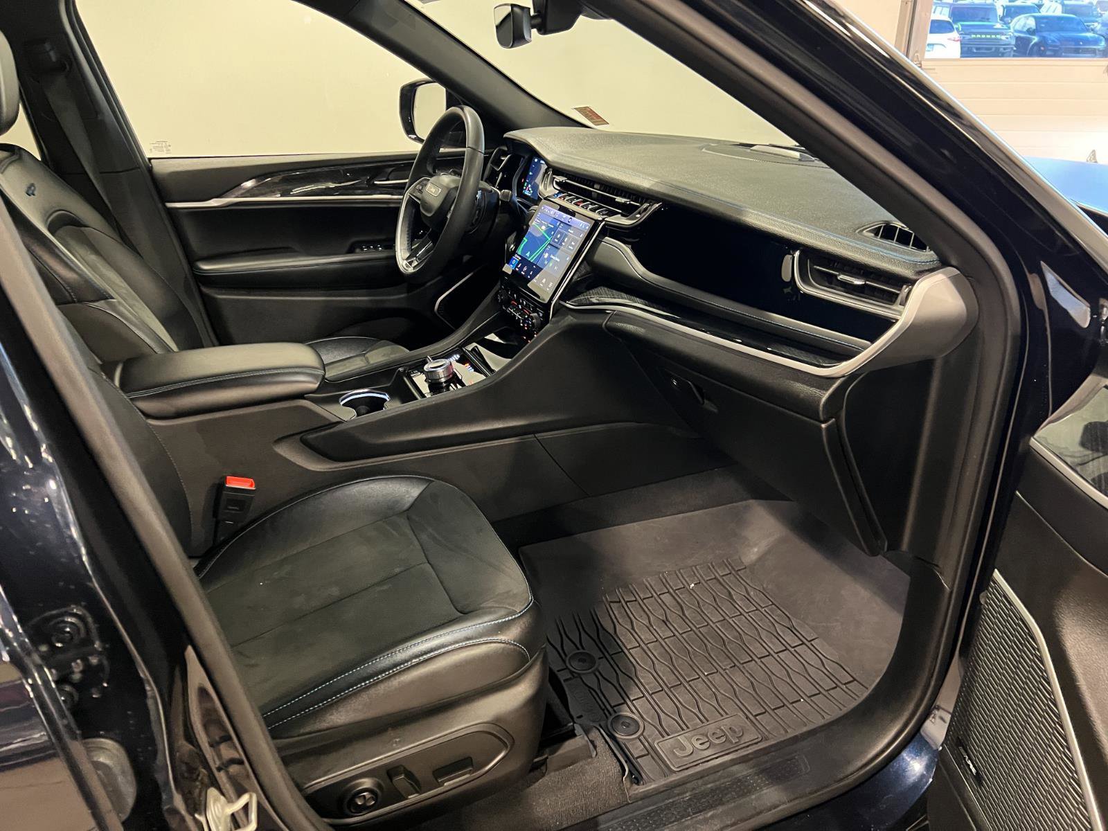 Used 2024 Jeep Grand Cherokee Trailhawk image 39