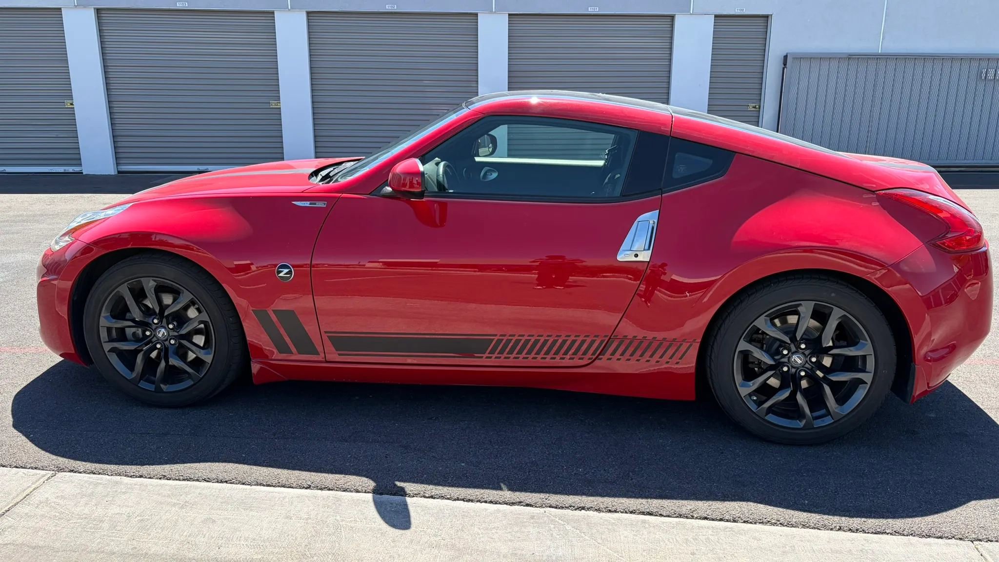Used 2016 Nissan 370Z Coupe RWD image 2