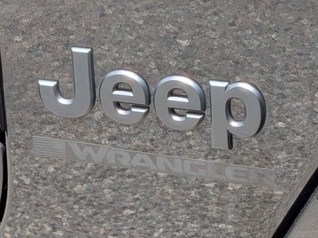 Used 2025 Jeep Wrangler Unlimited Sahara AWD/4WD image 12