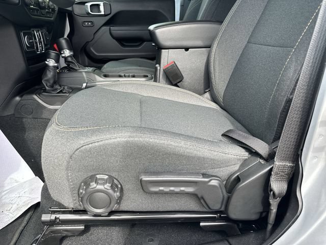 Used 2024 Jeep Wrangler Unlimited Sport AWD/4WD image 16