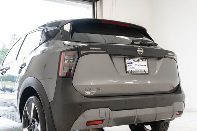 Used 2025 Nissan Kicks SR image 11