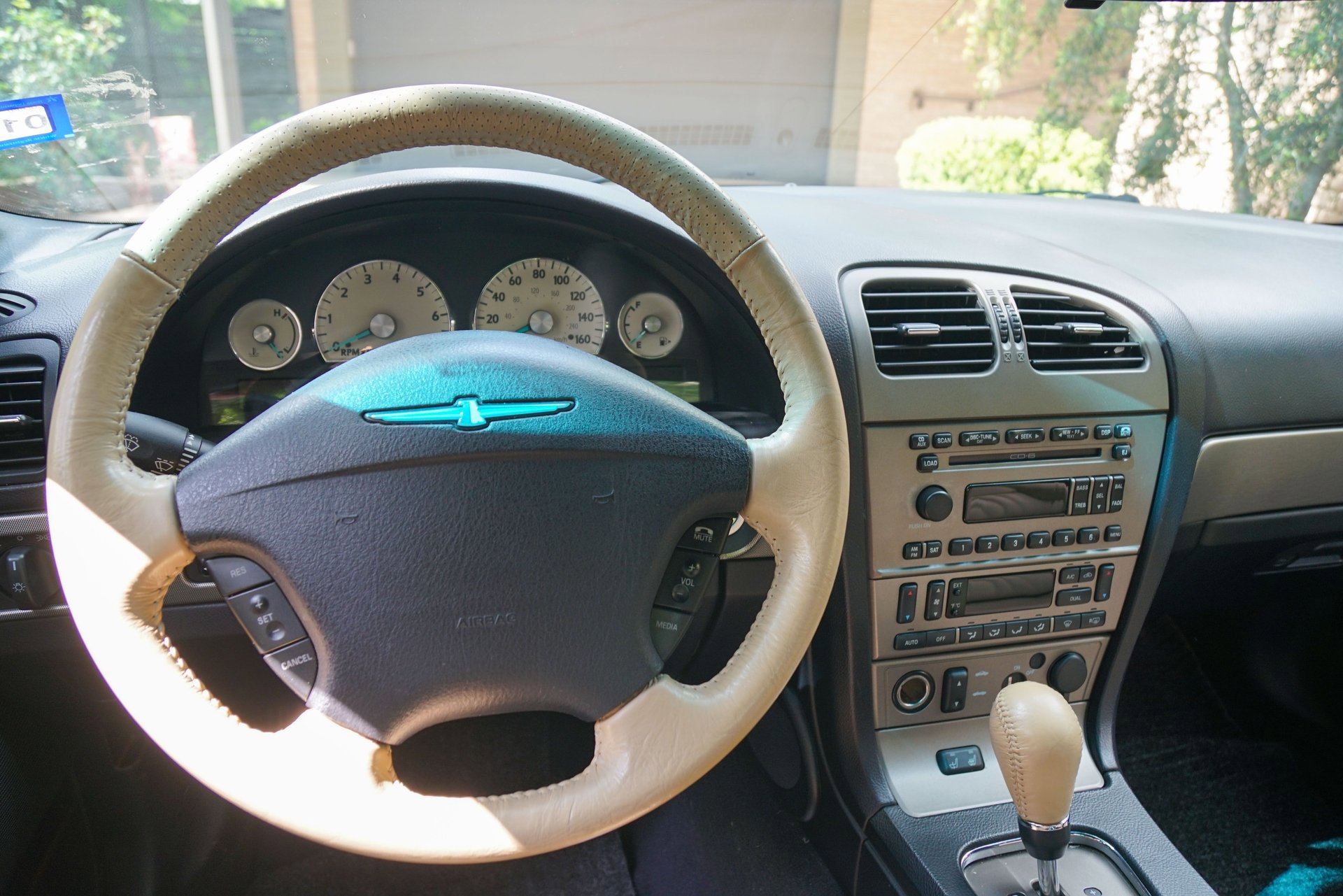 Used 2005 Ford Thunderbird 50th Anniversary RWD image 27