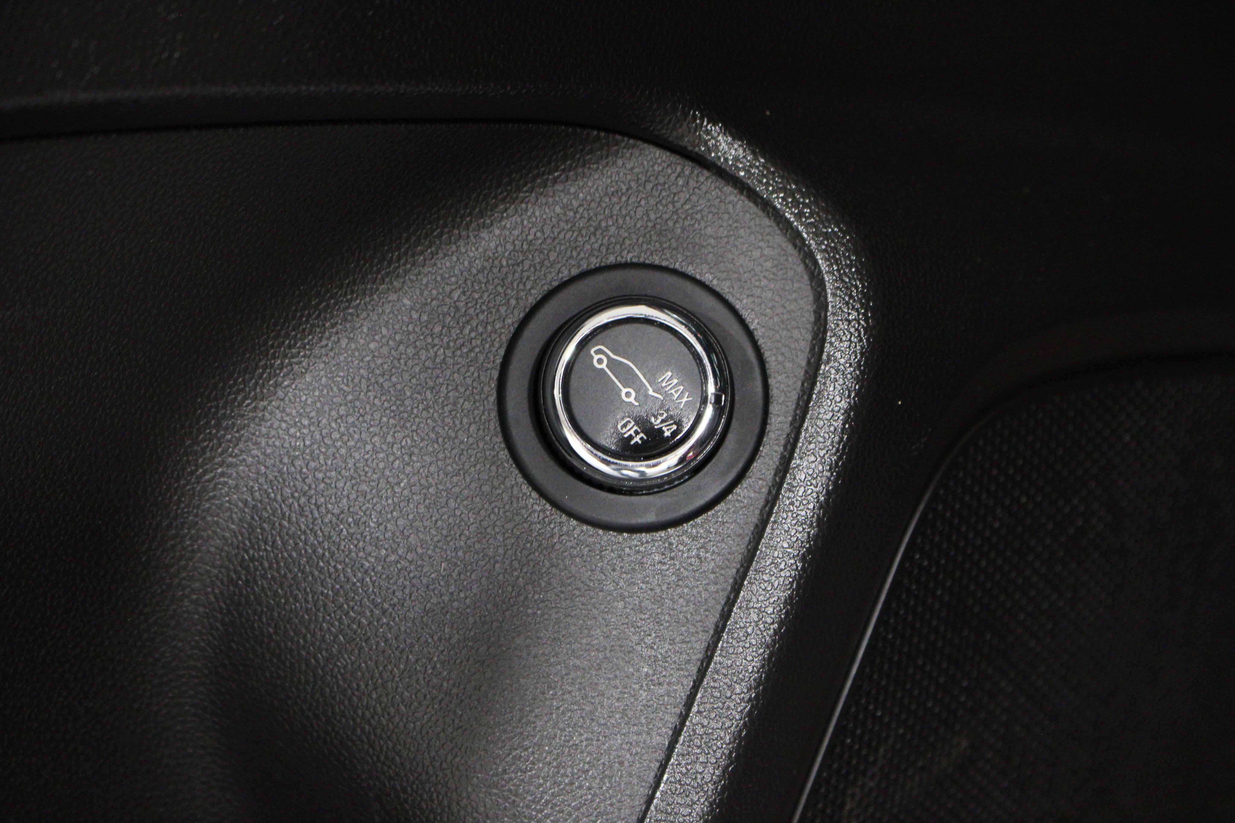 Used 2022 Chevrolet TrailBlazer RS w/ Sun and Liftgate Package image 9