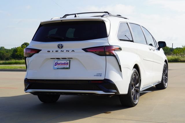 Used 2023 Toyota Sienna XSE FWD image 8