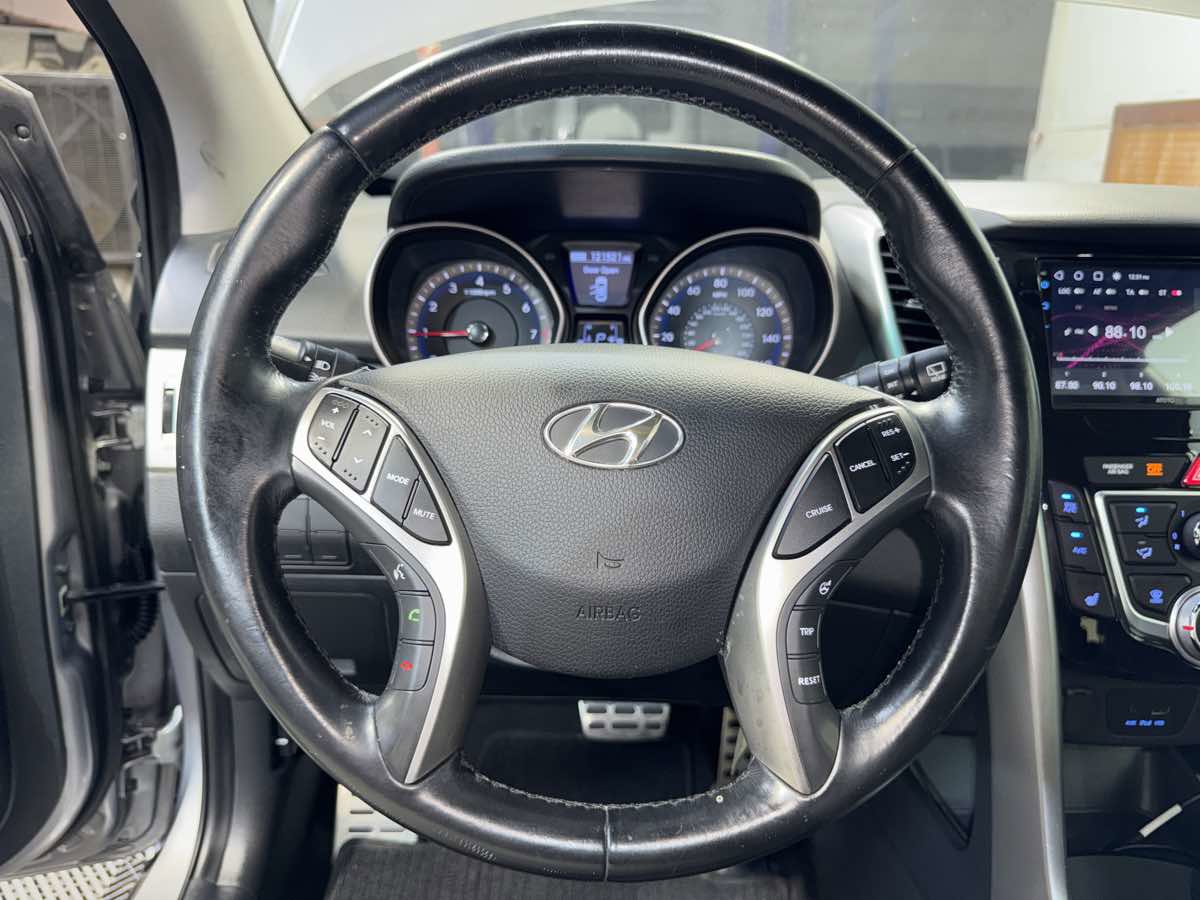 Used 2013 Hyundai Elantra GT w/ Style Pkg image 18