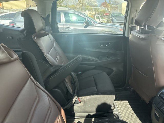 Used 2023 Subaru Ascent Premium w/ Convenience Package image 9