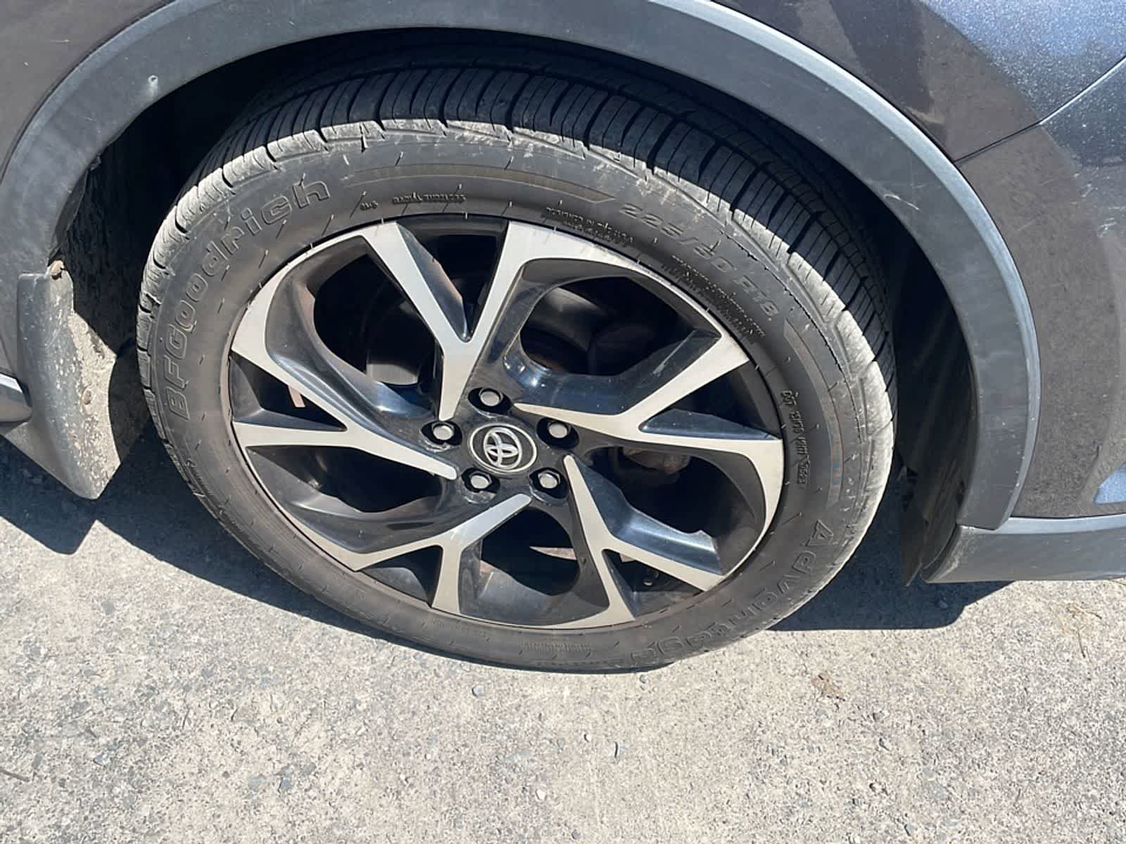 Used 2018 Toyota C-HR XLE FWD image 24