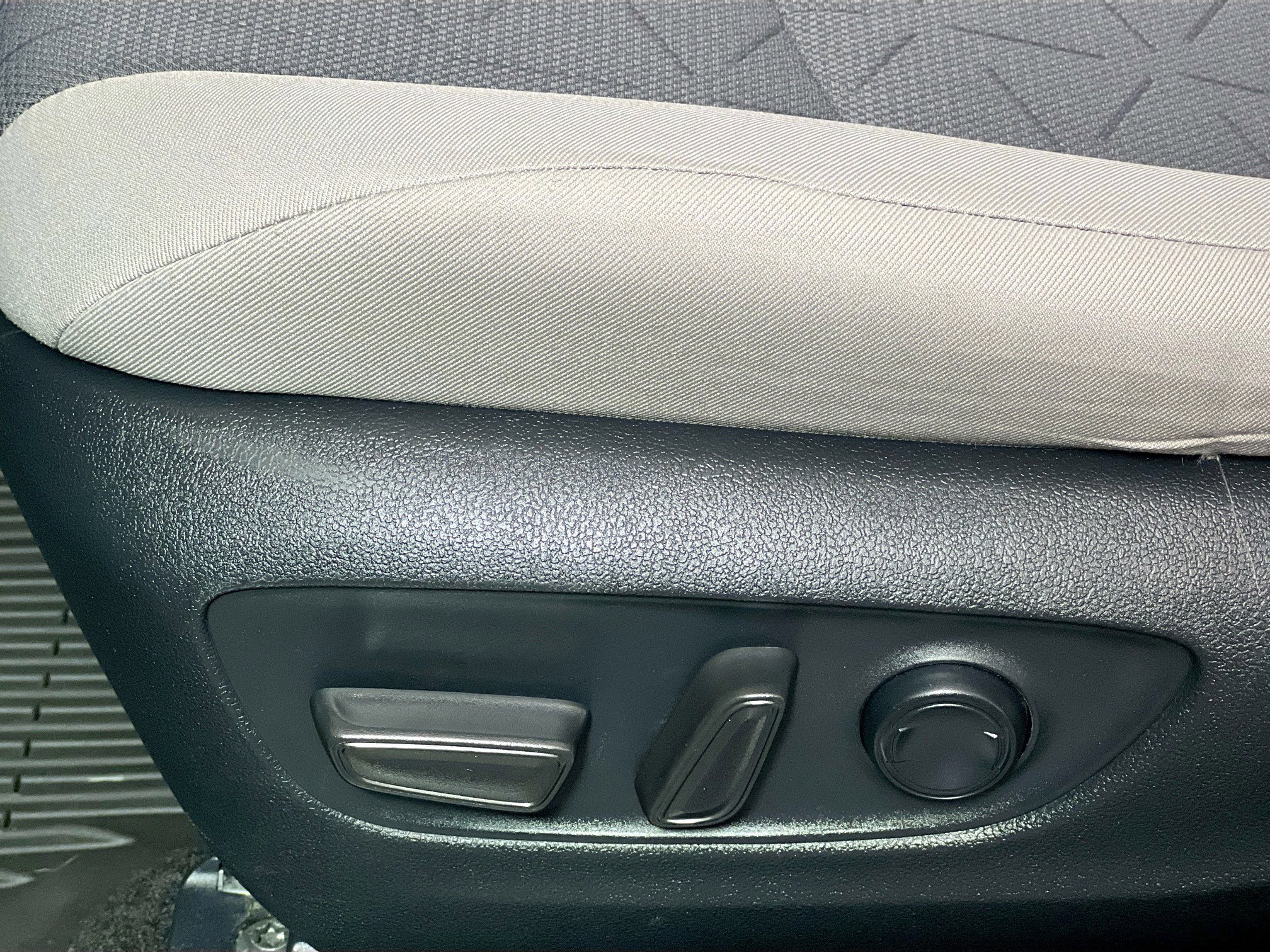 Used 2021 Toyota RAV4 XLE w/ Convenience Package FWD image 15