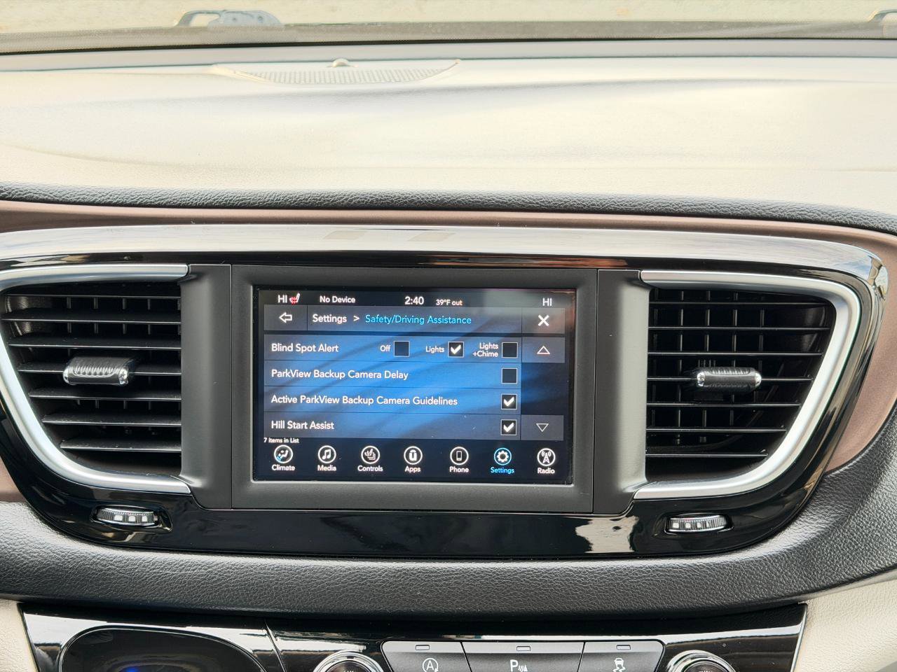 Used 2018 Chrysler Pacifica Touring-L FWD image 57