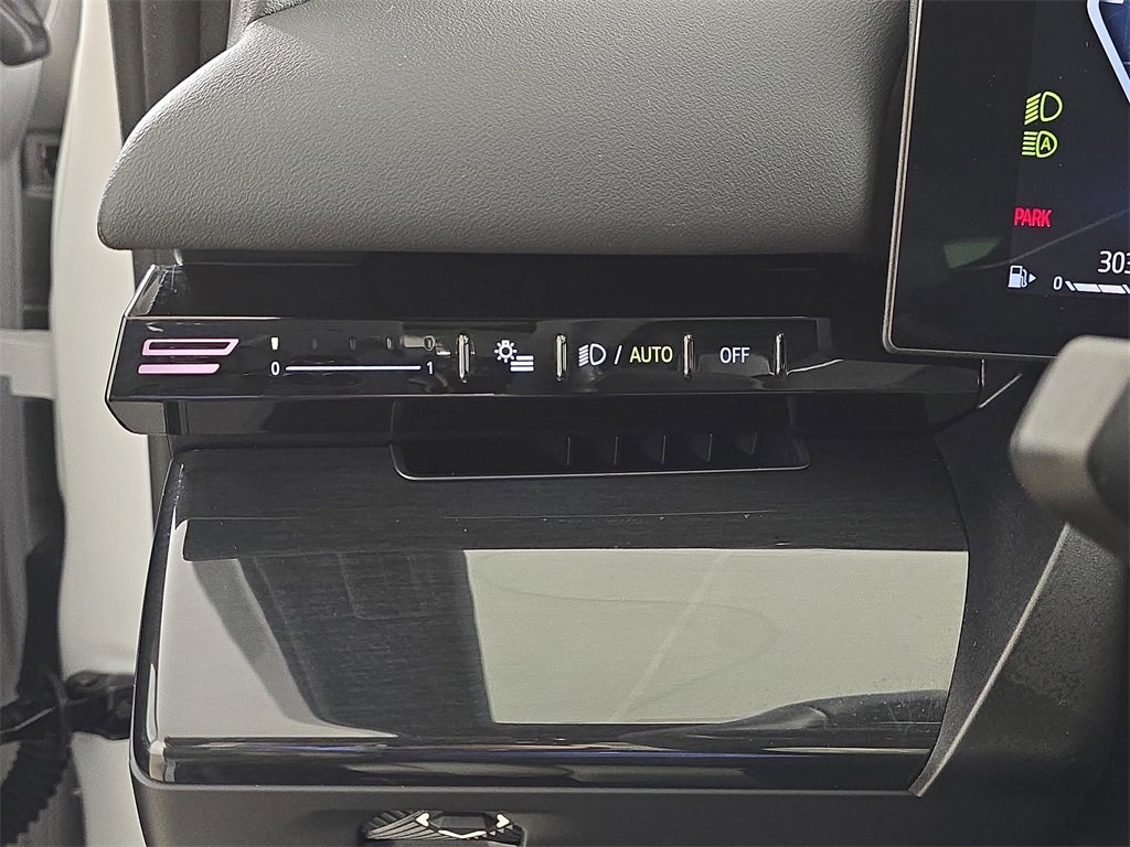 Used 2026 BMW 530i xDrive w/ Premium Package image 29