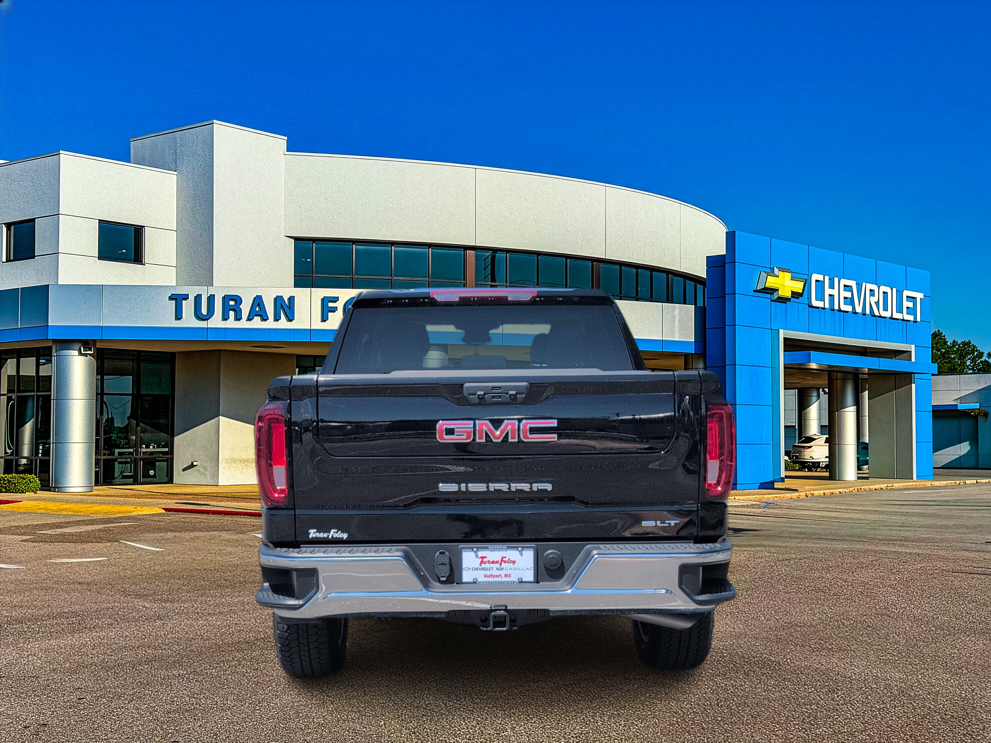 Used 2024 GMC Sierra 1500 SLT w/ SLT Premium Package RWD image 4
