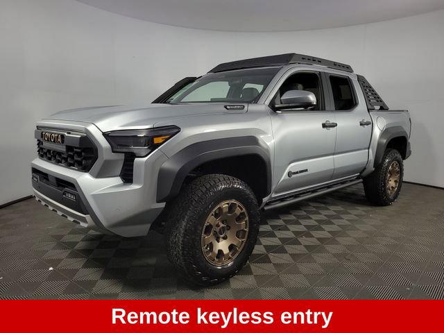 Used 2025 Toyota Tacoma Trailhunter image 3
