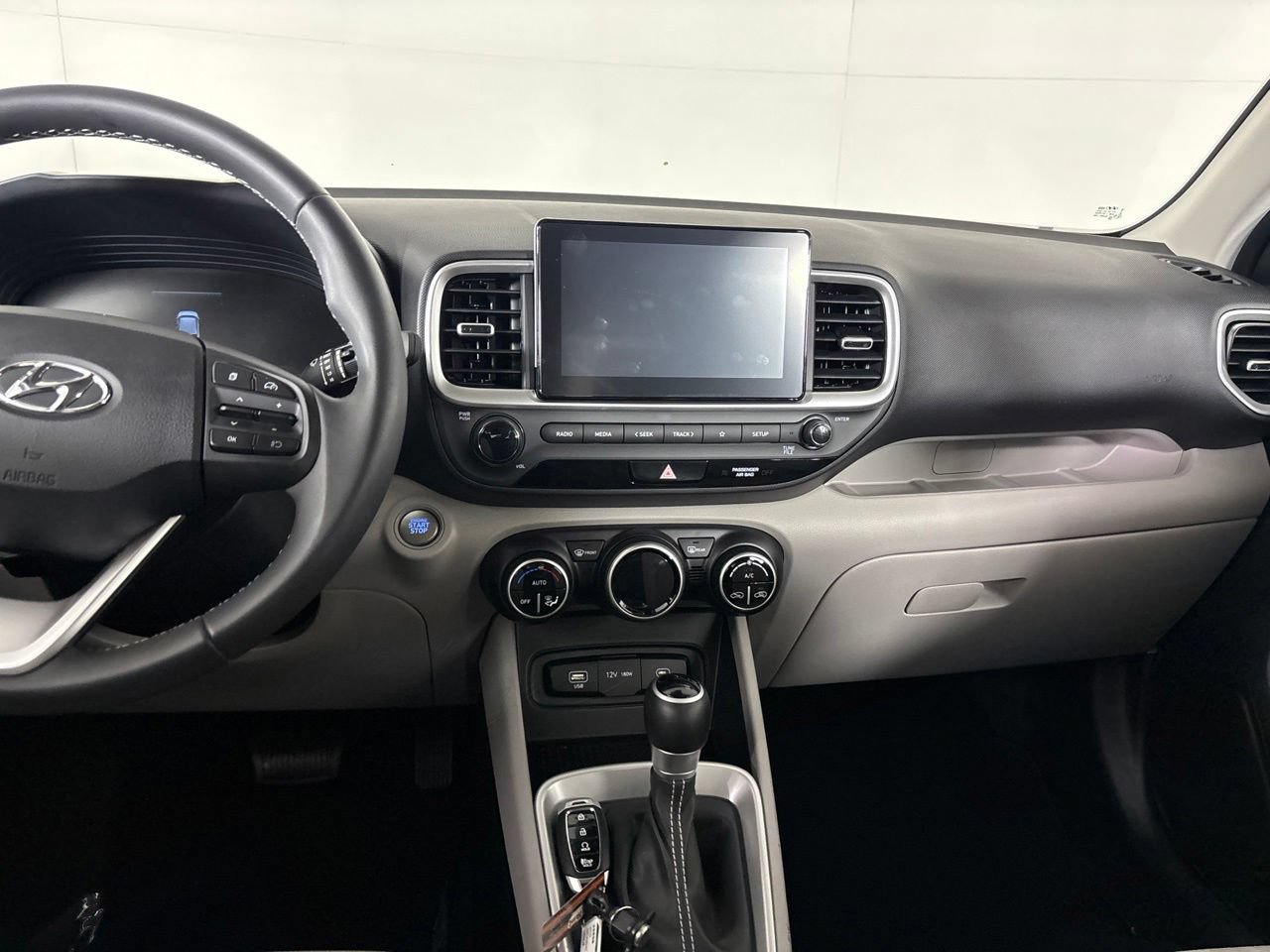 Used 2025 Hyundai Venue SEL FWD image 24