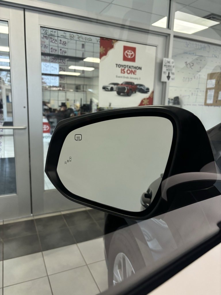 Used 2025 Toyota Sienna XLE image 9