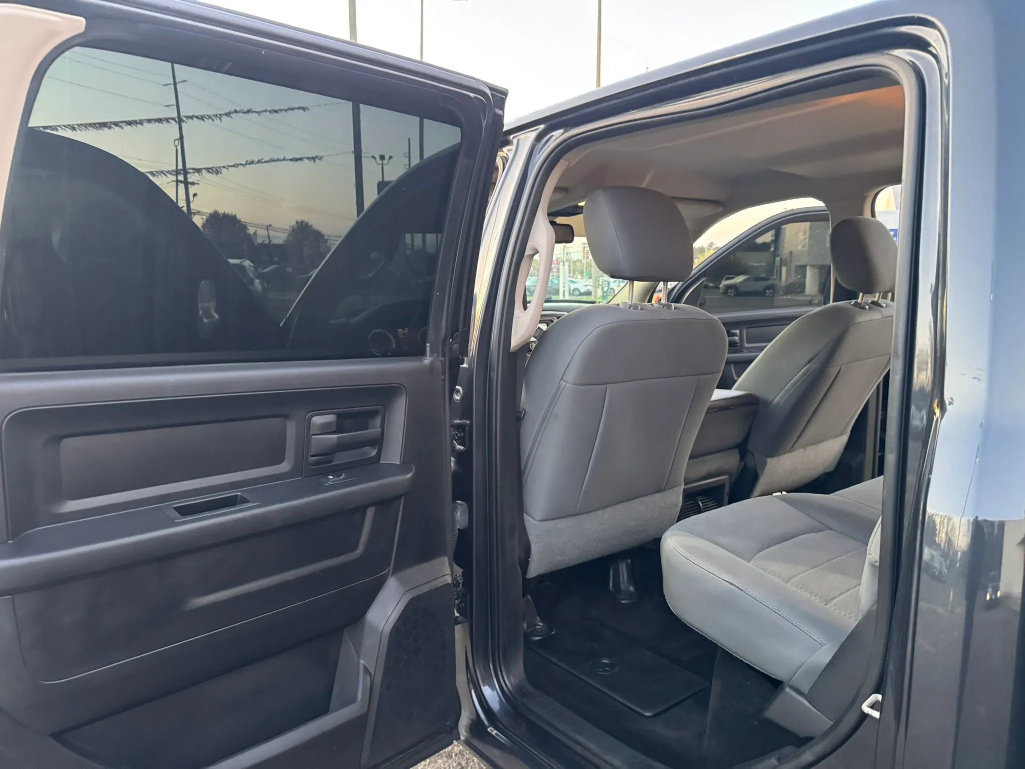 Used 2015 RAM 2500 Tradesman w/ Chrome Appearance Group AWD/4WD image 14