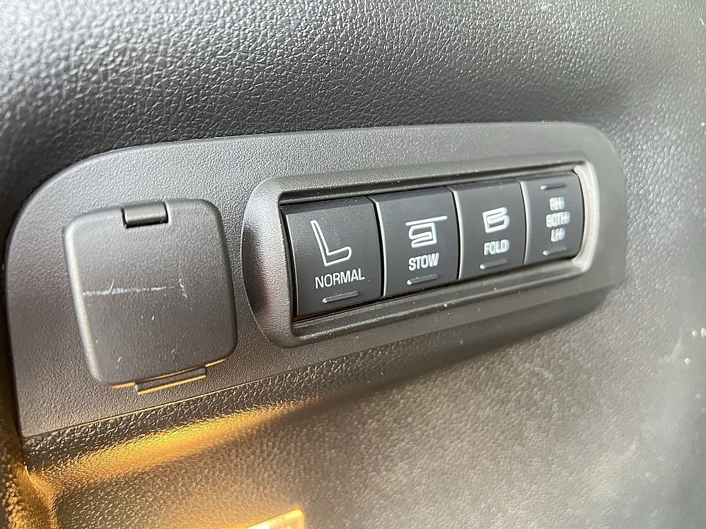 Used 2016 Ford Explorer Platinum image 26