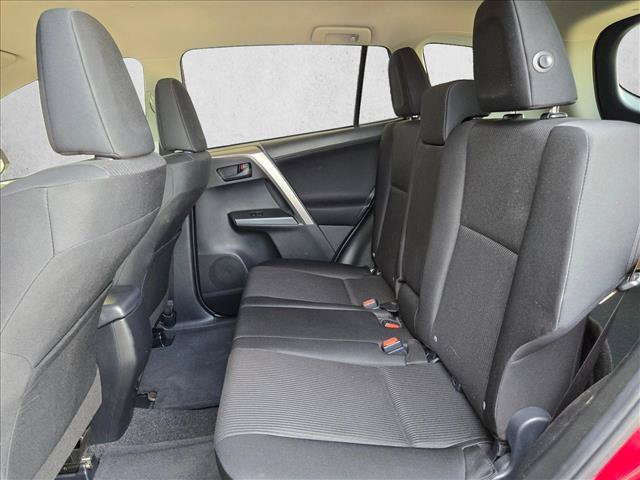 Used 2018 Toyota RAV4 LE FWD image 15