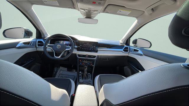 New 2026 Volkswagen Taos SE image 16