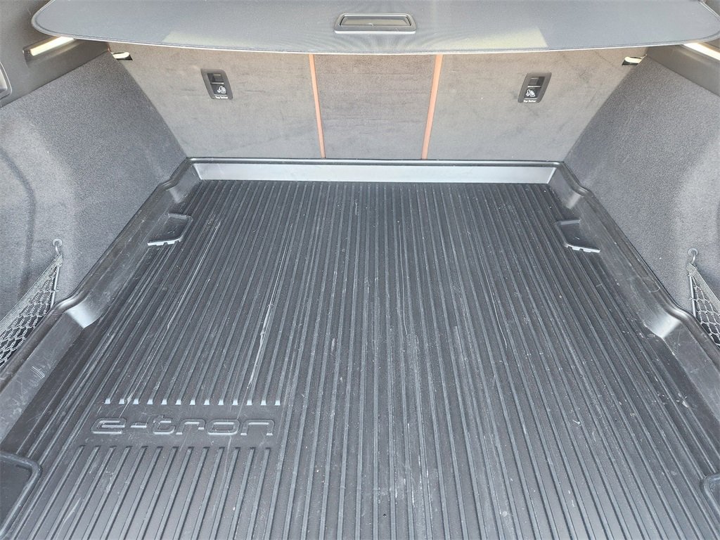 Used 2019 Audi e-tron Prestige image 33