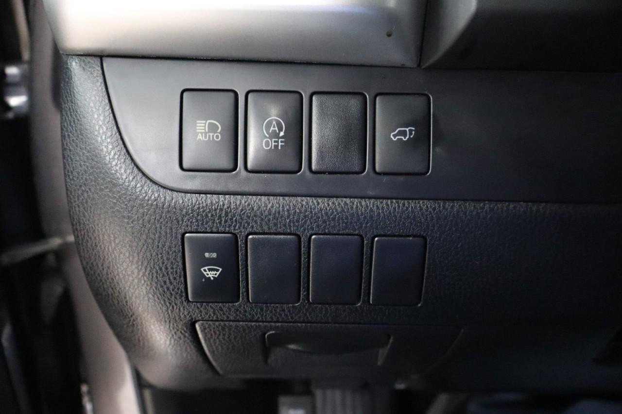 Used 2017 Toyota Highlander Plus AWD/4WD image 17