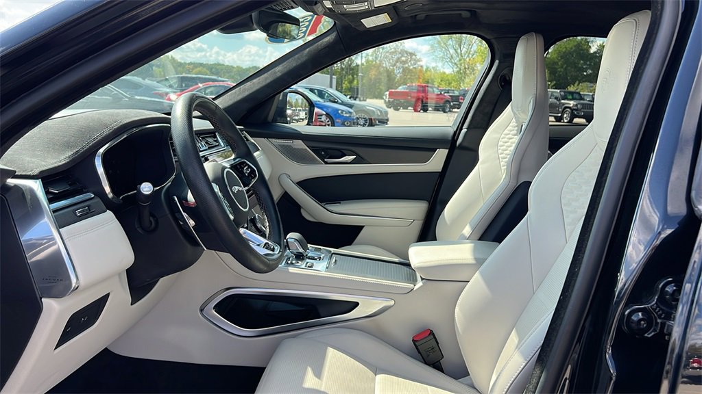 Used 2023 Jaguar F-PACE SVR image 8